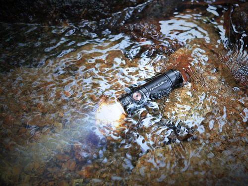 LED-Taschenlampen - Fenix - E18R V2.0 LED-Taschenlampe mit 700-mAh-Akku - 1200 Lumen - E18R V2.0