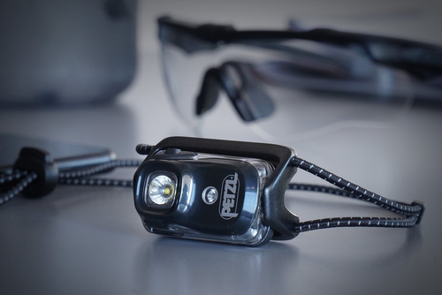 Petzl - BINDI® Ultraleichte, wiederaufladbare Stirnlampe - Schwarz - E102AA00 - Akku-Taschenlampen - Outdoor