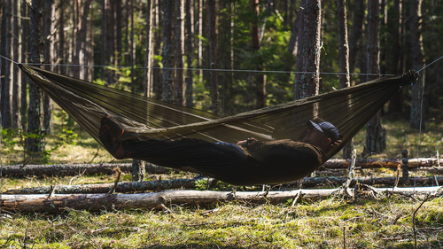 Hängematten & Zelte - Lesovik - Leichte Wanderhängematte SUL mit SNEKA UL-Aufhängung - Forest Green