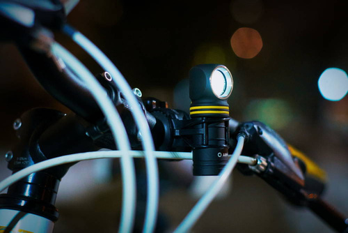 Armytek - Wiederaufladbare LED-Taschenlampe / Stirnlampe Elf C1 - Warmes Licht - 930 lm - F05003W - LED-Taschenlampen