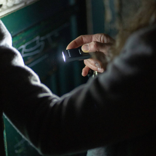 Ledlenser - Wiederaufladbare LED-Taschenlampe / Schlüsselring K6R - 400 lm - Mit Rotlichtmodus - Grau - 502577 - LED-Taschenlampen