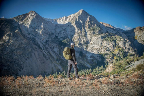 Militärjacken - Helikon - Wolfhound Light Jacket - Climashield® Apex™ - Schwartz - KU-WLF-NL-01