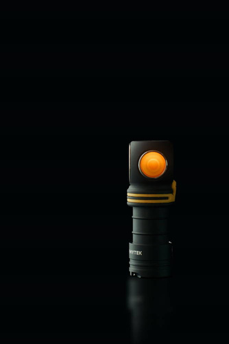 Armytek - Wiederaufladbare LED-Taschenlampe / Stirnlampe Elf C1 - Warmes Licht - 930 lm - F05003W - LED-Taschenlampen